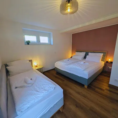 Frankenherz-apartments - Premium Mit Terrasse & Zwei Schlafzimmern, Nahe Playmobil-funpark, Self-check-in * Grosshabersdorf