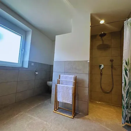 Frankenherz-apartments - Premium Mit Terrasse & Zwei Schlafzimmern, Nahe Playmobil-funpark, Self-check-in * Grosshabersdorf