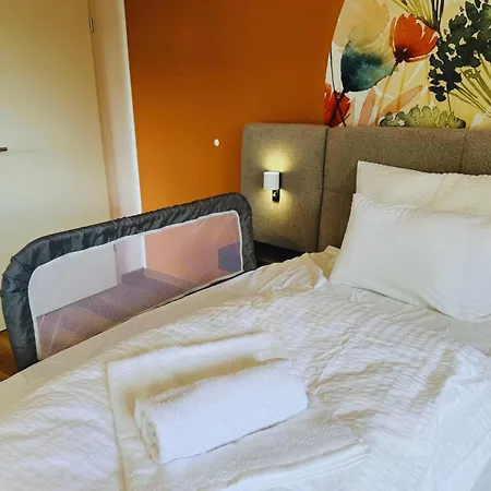 Frankenherz-apartments - Premium Mit Terrasse & Zwei Schlafzimmern, Nahe Playmobil-funpark, Self-check-in Apartment
