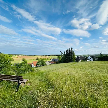 Frankenherz-apartments - Premium Mit Terrasse & Zwei Schlafzimmern, Nahe Playmobil-funpark, Self-check-in Grosshabersdorf