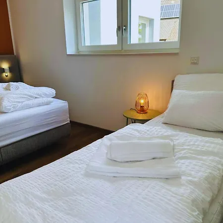 Frankenherz-apartments - Premium Mit Terrasse & Zwei Schlafzimmern, Nahe Playmobil-funpark, Self-check-in *