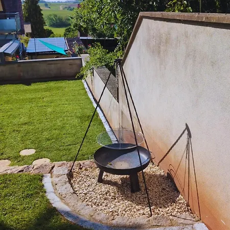 Frankenherz-apartments - Premium Mit Terrasse & Zwei Schlafzimmern, Nahe Playmobil-funpark, Self-check-in Grosshabersdorf