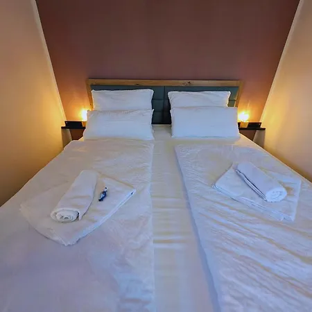 Apartamento Frankenherz-apartments - Premium Mit Terrasse & Zwei Schlafzimmern, Nahe Playmobil-funpark, Self-check-in